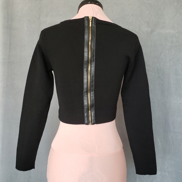 Club Monaco Black Knit Cropped Top With Back Zipper Accent - Picture 2 of 10